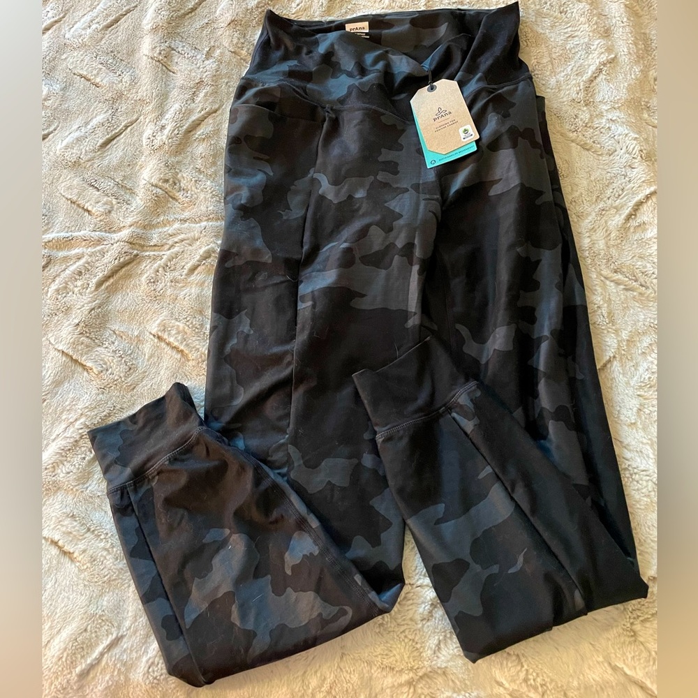 Prana Layna jogger NWT black camo